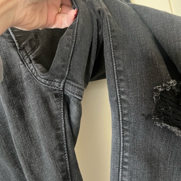 Levi’s Black 711 Skinny, Distressed Jeans Women’s Size 33 - Picture 10 of 16